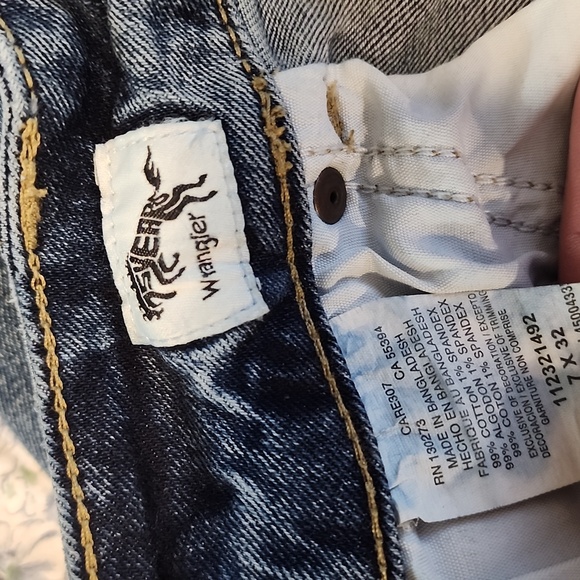 Wrangler Boot Cut Women's Jeans Distressed - Picture 3 of 4